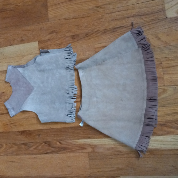 Girls Tan and Brown, Weathered Look, Leather with Fringe, VintageCowGirl Costume - Picture 6 of 16